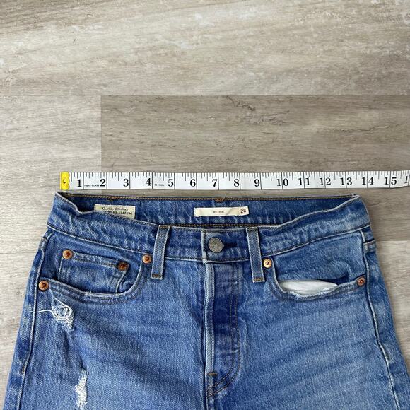 Levi’s Wedgie Raw Edge Hem Button Fly Jeans Size 26 medium dark wash - Picture 2 of 10